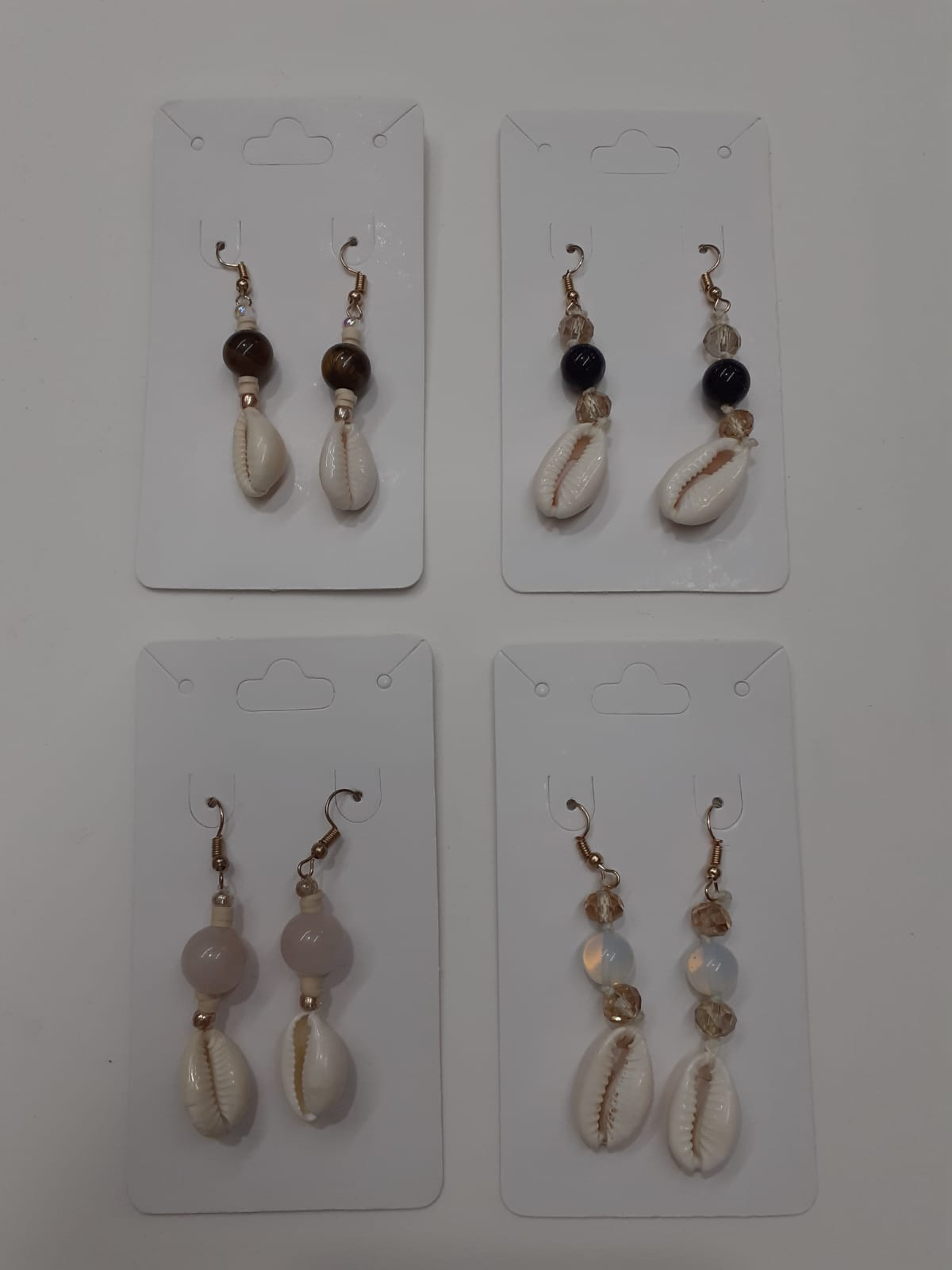 Brinco de Buzio Com Pedras Diversas