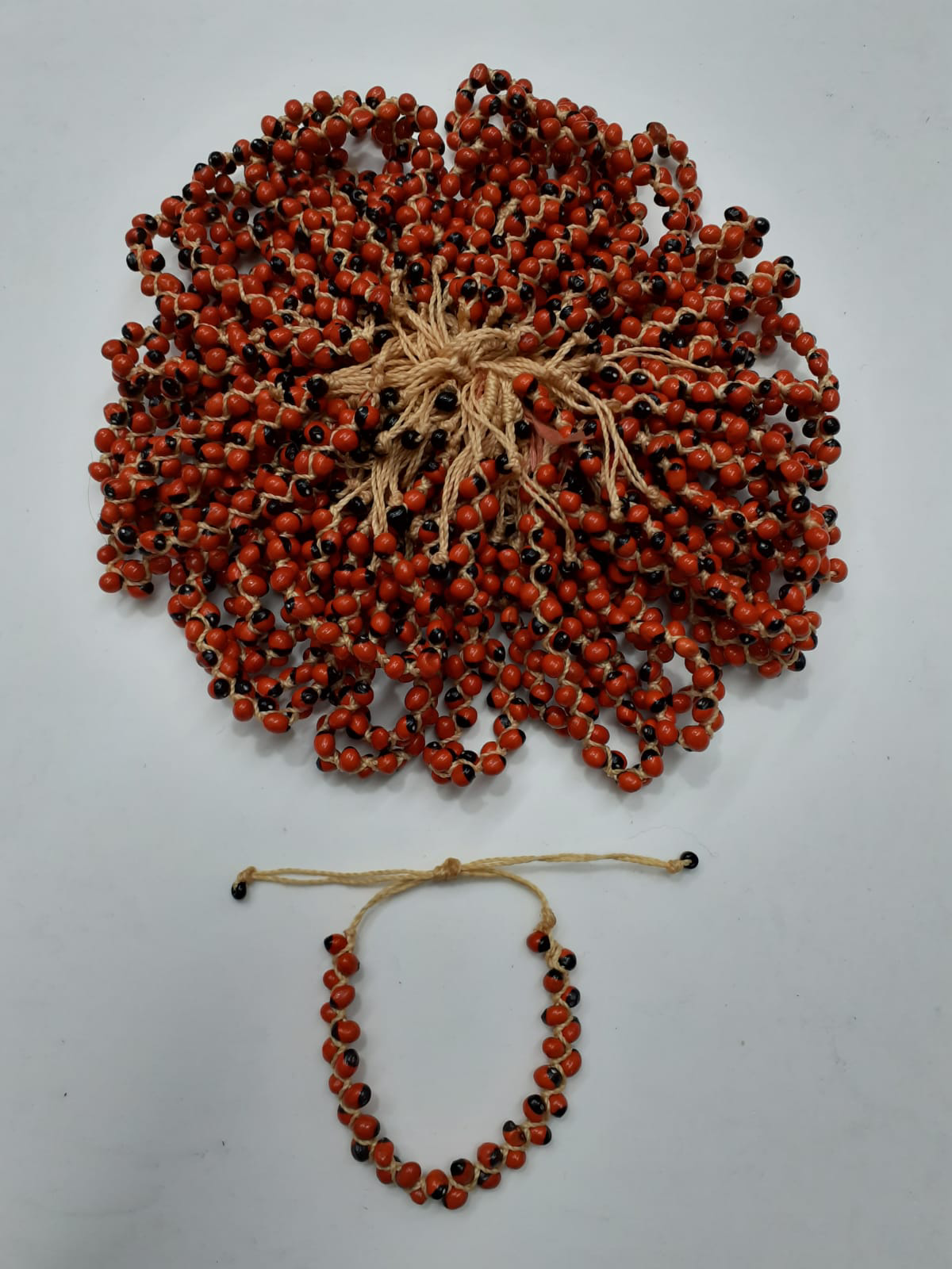 Pulseira Protetora e da Boa Sorte de Sementes Olho de Pombo